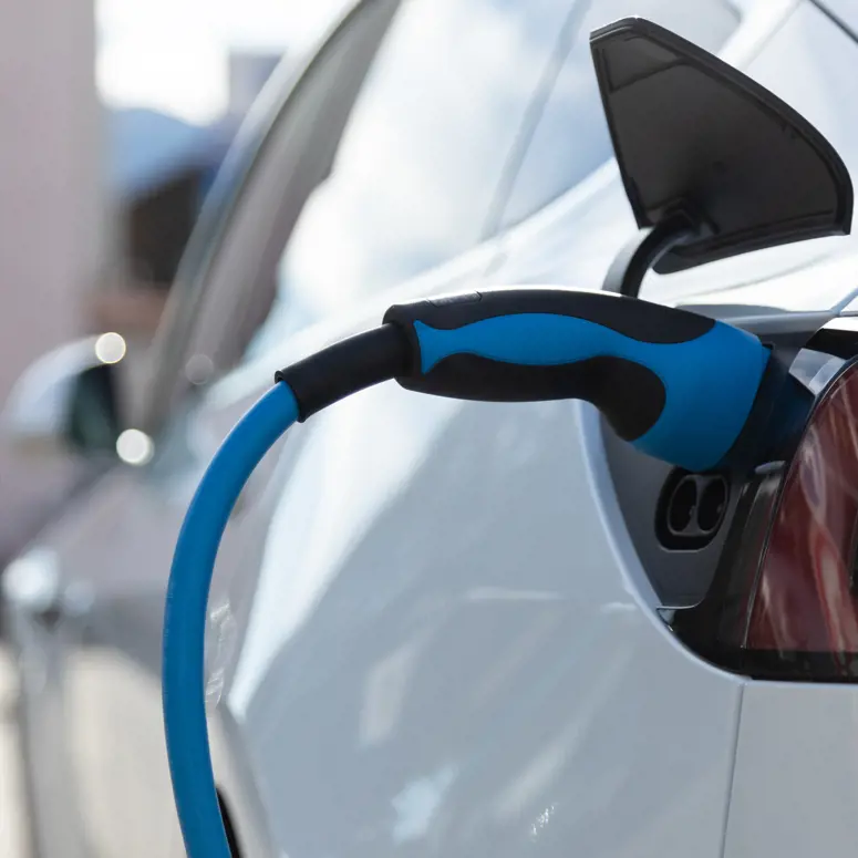 Ev Electric Car Pluged Charging At A Recharge Stat 2021 09 02 12 43 30 Utc